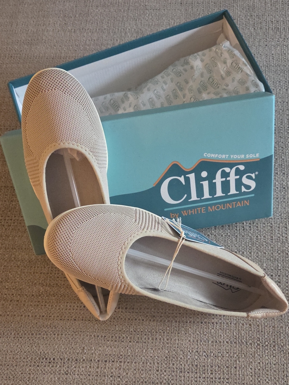 Cliffs by WHITE MOUNTAIN Women's Knit Slip-On Flats in Beige 9M
